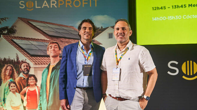 De izquierda a derecha, Óscar Gómez y Roger Fernández,  socios fundadores de SolarProfit.