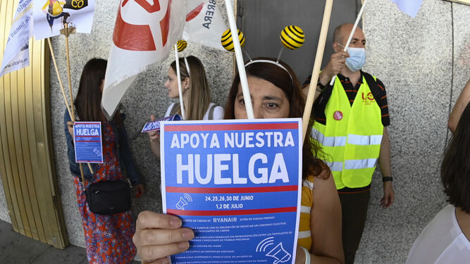Manifestación de trabajadores de Ryanair en el aeropuerto Madrid-Barajas