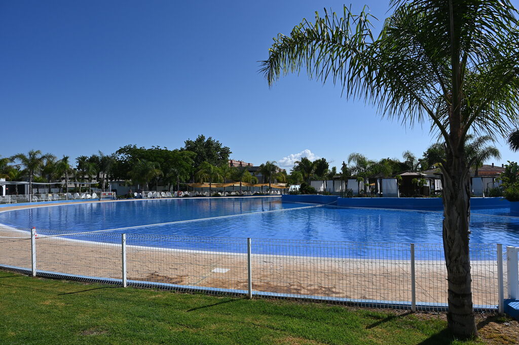 Apertura de piscinas en Arena Village