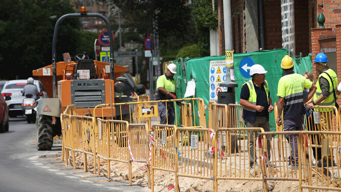 Trrabajadores de la construcción en una obra en el municipio jerezano