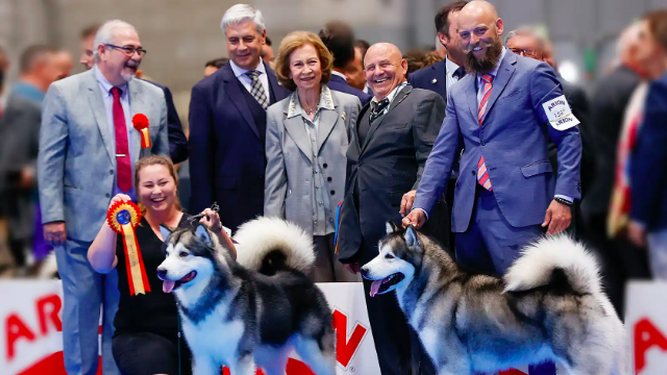 La Reina Sofía vuelve a demostrar su amor hacia los animales inaugurando el World Dog Show