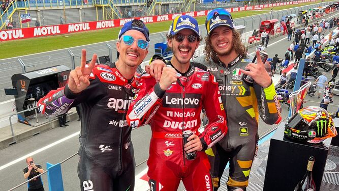 Bagnaia, Bezzecchi y Viñales, podio de MotoGP en Assen. / Ignacio Sagnier / MotoGP.com