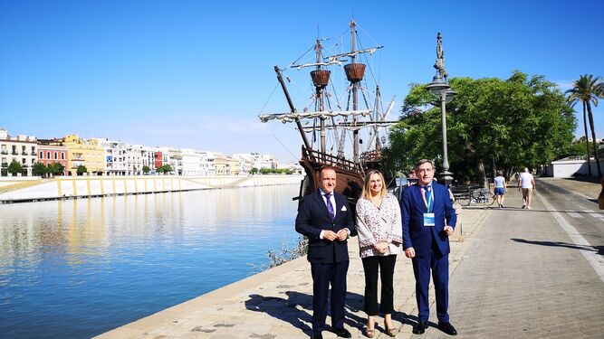 Un foro reúne en Sevilla a las autoridades de todos los puertos andaluces de interés general, administraciones públicas y navieras para estrechar lazos de colaboración y lograr que la comunidad sea destino de cruceros.