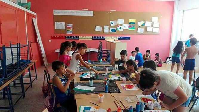 Actividades en una edición anterior de la Escuela de Verano para zonas desfavorecidas en Jerez.
