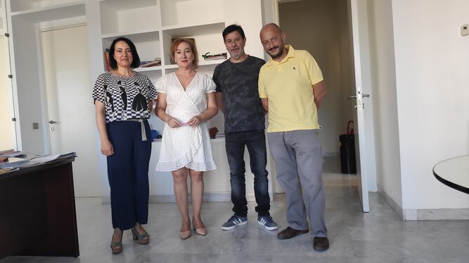 Reunión de Acoje con Isabel Gallardo y Raúl Ruiz-Berdejo.
