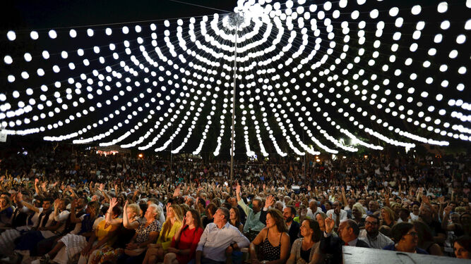 Numeroso público en la inauguración de la Feria del Carmen de 2022.