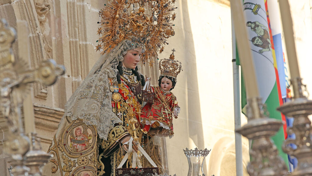 La Virgen del Carmen procesiona por Jerez