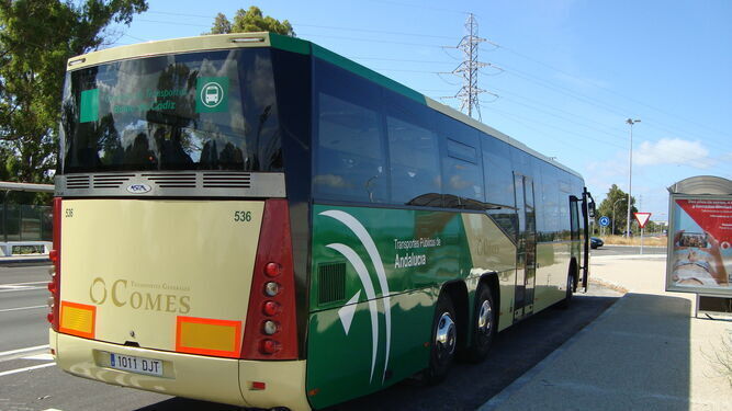 Un autobús del Consorcio Metropolitano de Transportes de la Bahía de Cádiz.