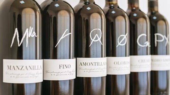 Botellas de Manzanilla y vinos de Jerez con la imagen genérica del Consejo Regulador.