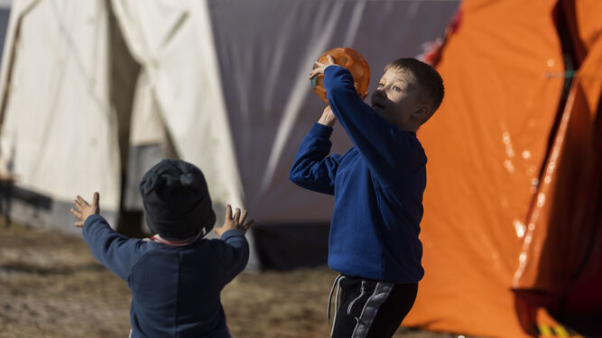 Niños ucranianos  en el campo de refugiados de Budomierz, en Polonia, en una imagen de archivo.