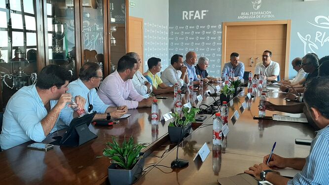 Pablo Lozano recibió a los representantes de los clubes andaluces de Segunda RFEF.