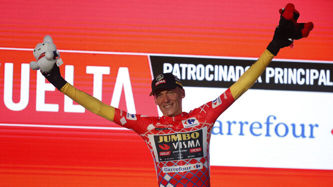 Robert Gesink se pone el maillot rojo de la primera etapa de la Vuelta a España.
