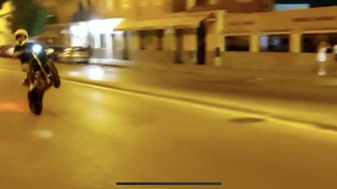 Imagen tomada de un vídeo de una de las motos que circulaba por la calle García Caparrós, en agosto de 2021.