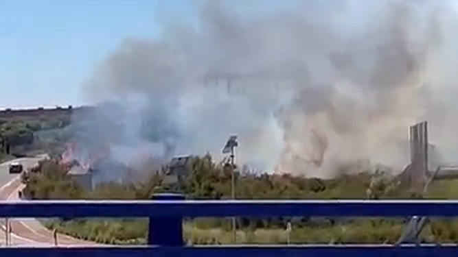 Una captura de uno de los vídeos donde se ve el incendio en Puerto Real