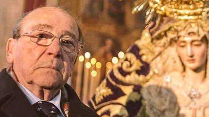 Muere Antonio García Diosdado, ‘Antonichi’ ante la Virgen de Paz y Concordia.