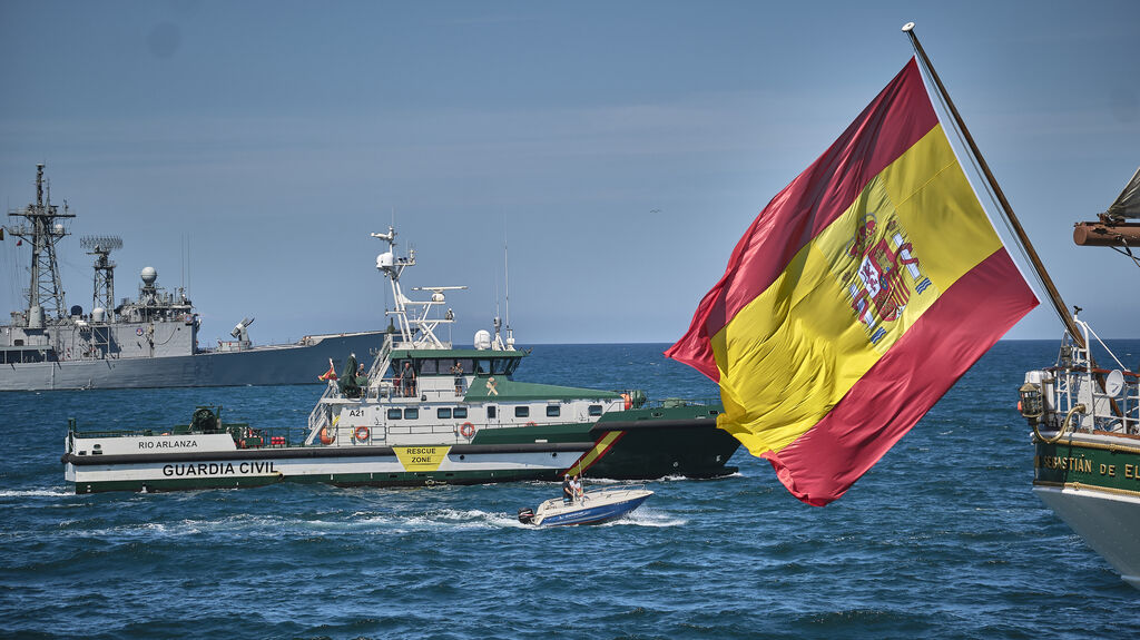Parada naval y a&eacute;rea en homenaje a Elcano en aguas de Sanl&uacute;car.