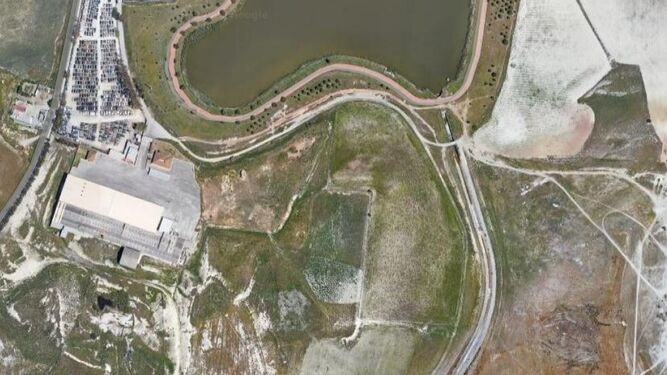 Imagen de los terrenos que se ofrecen mediante subasta junto a la Laguna de Torrox.