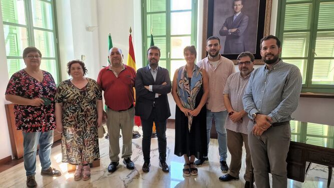Los caseteros premiados, con el concejal Millán Alegre y los representantes de Ecovidrio.
