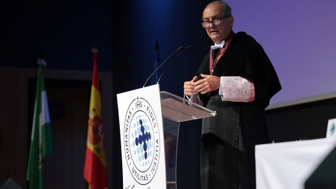 Gabriel Pérez Alcalá durante el discurso de inauguración del curso 2022/23.