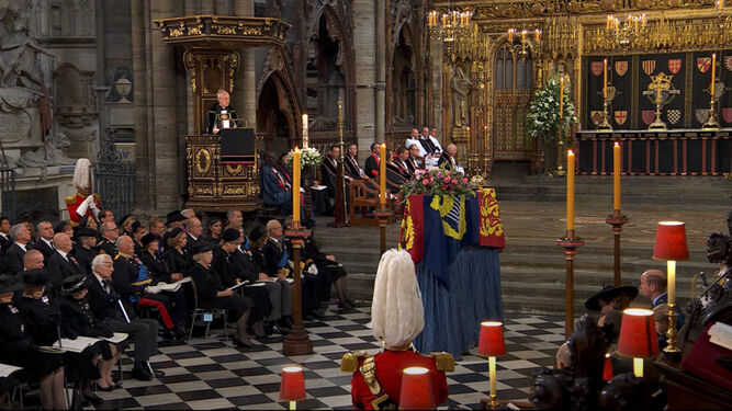 Captura de vídeo del funeral de Isabel II en la abadía de Westminster a la que asisten los reyes de España, Felipe VI y Letizia, junto a los eméritos, Juan Carlos y Sofía.