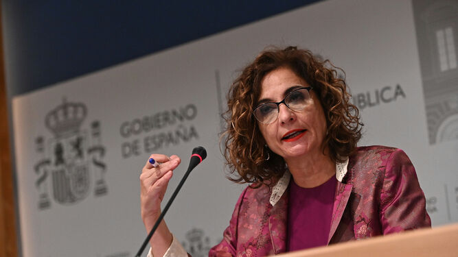 La ministra de Hacienda, María Jesús Montero, presenta el paquete de medidas fiscales del Gobierno.