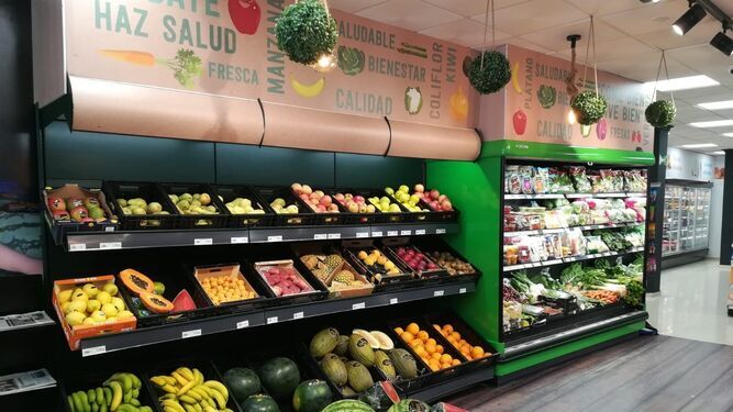 La zona de verduras y frutas de un supermercado