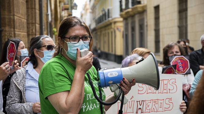 Imagen de una protesta de Flampa Gades y otros colectivos ante la Delegación Territorial de Educación.