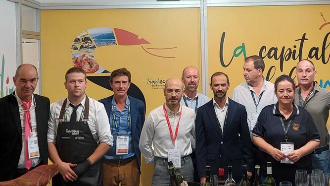 El alcalde de Sanlúcar, también diputado provincial, este lunes en la feria San Sebastián Gastronomika con empresarios gaditanos.