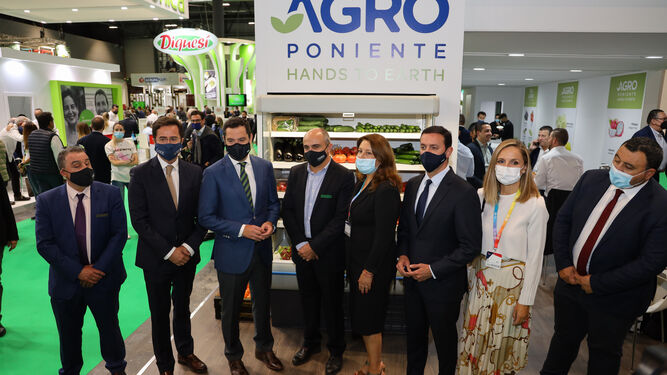 El alcalde de El Ejido, junto al presidente de la Junta de Andalucía en la pasada edición de Fruit Attraction.