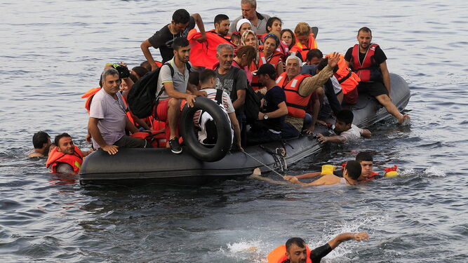 Migrantes llegando a la isla de Lesbos.