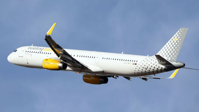 Un avión de Vueling despegando del Aeropuerto de Jerez.
