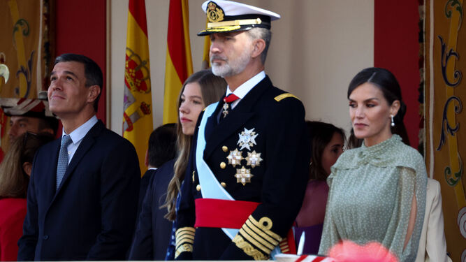 El presidente del Gobierno, Pedro Sánchez; la Infanta Sofía; el Rey Felipe VI y la Reina Letizia  en el Día de la Hispanidad del pasado año