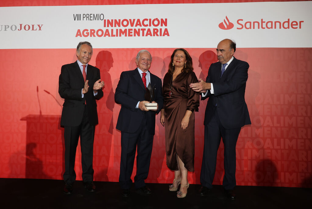 Las mejores im&aacute;genes de la entrega del VIII premio agroalimentario Banco Santander a Jos&eacute; Gand&iacute;a