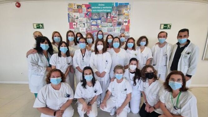 Profesionales del laboratorio de Microbiología del Hospital de Jerez.