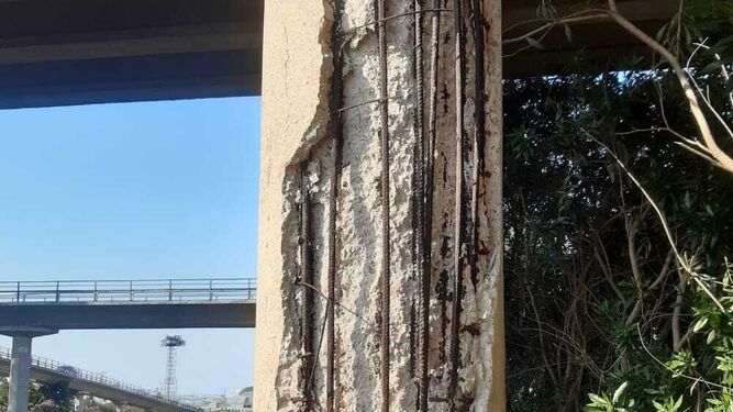 El deterioro de los pilares del puente de acceso a Bahía Sur obligan licitar obras urgentes