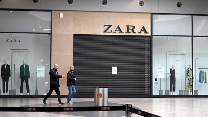Imagen de una tienda de Zara cerrada en un centro comercial de Moscú.