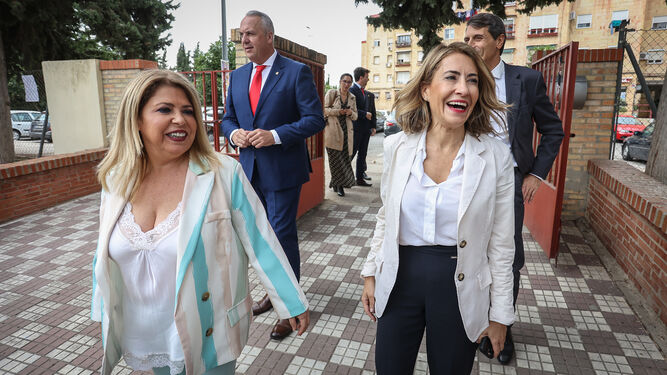 Raquel Sánchez, ministra de Transportes, Movilidad y Agenda Urbana, con Mamen Sánchez.