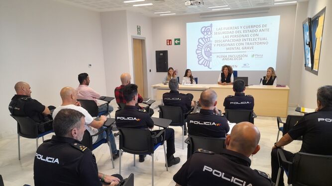 Los agentes de la Policía Nacional de Jerez, durante la formación
