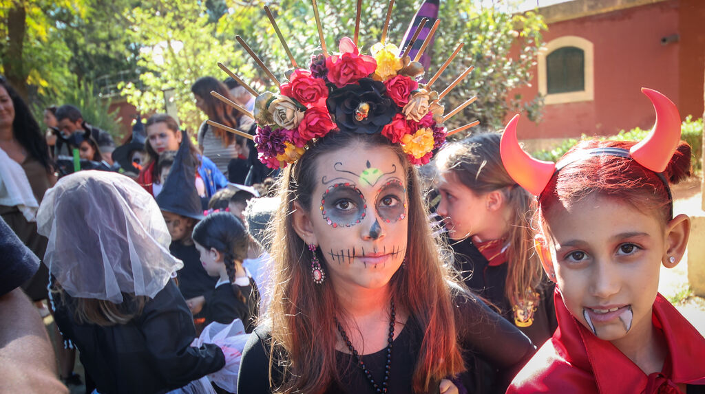 Miles de asistentes a la fiesta de Halloween en el Zoo de Jerez