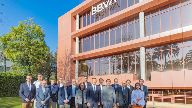 Foto de los participantes en la reunión en Sevilla del comité de dirección de BBVA España.