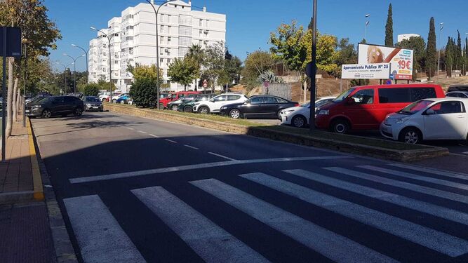 Paso de peatones de la avenida Rafael Alberti próximo a la rotonda de Hornos Púnicos, donde tuvo lugar el atropello.