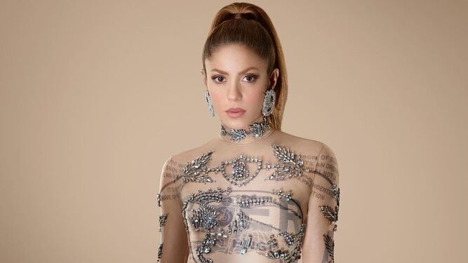 Shakira y uno de los vestidos transparentes de la colección Blueberry