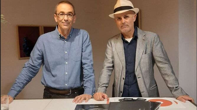 El fotógrafo Manuel Jesús Pineda y el escritor Pepín Mateos, en la presentación de 'Polisemia'.