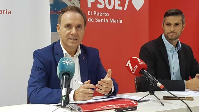 David de la Encina, durante su comparecencia en la sede del PSOE de El Puerto.