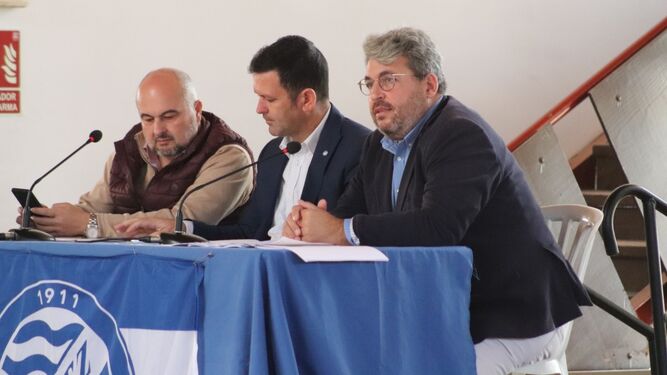 Pepe Gómez, Jesús Viloita y José María Aguilar, en una Asamblea del Xerez DFC.