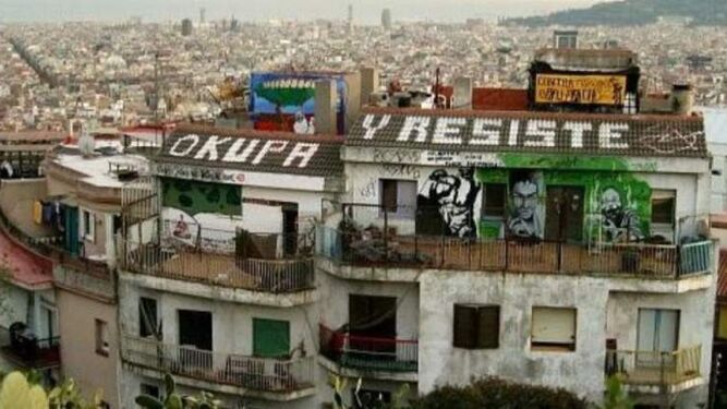 Bloque okupado en Barcelona con un mensaje prookupación