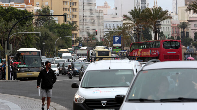 La avenida del Puerto, con tráfico intenso en una imagen de archivo.