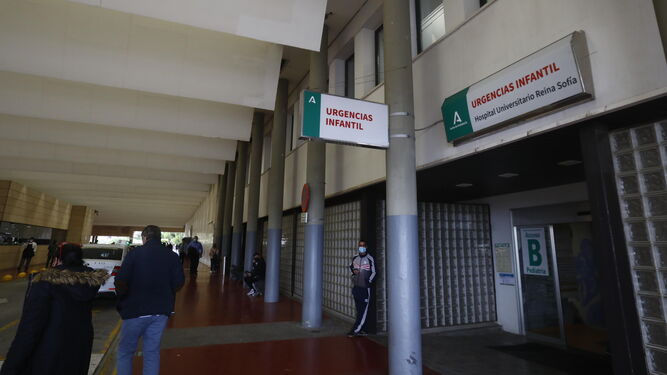 Puerta de entrada a las Urgencias  pediátricas del Hospital  Reina Sofía de Córdoba.