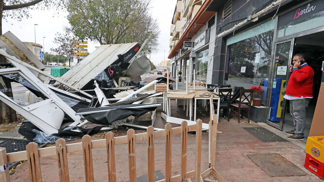Destrozos en Jerez provocados por el tornado de la pasada semana.