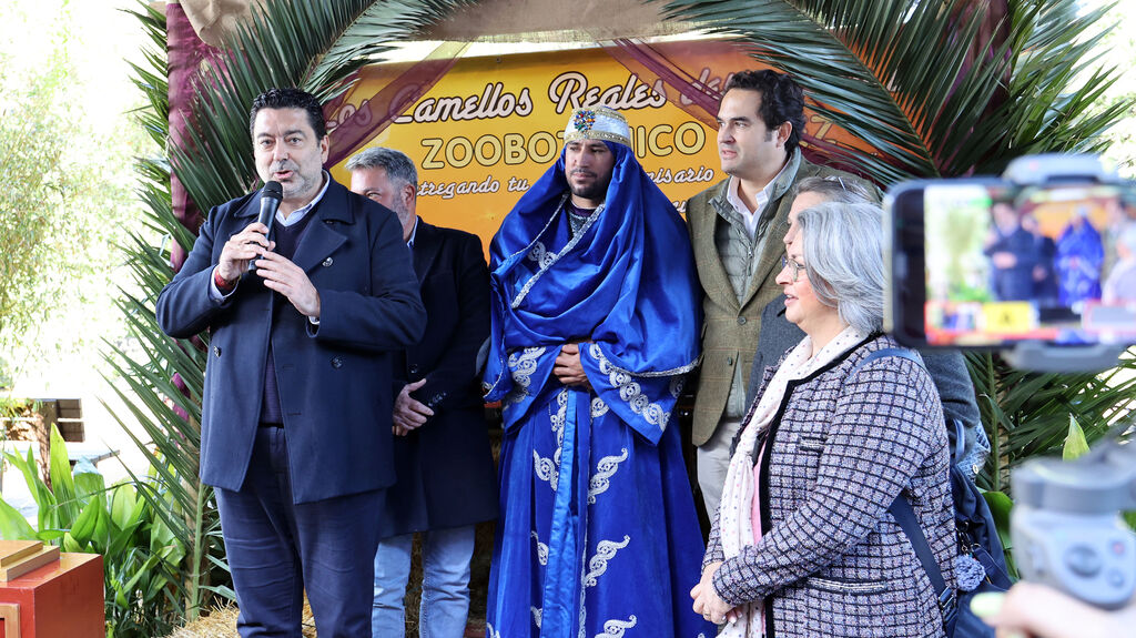 Asad recibe a los ni&ntilde;os en el Zoo de Jerez